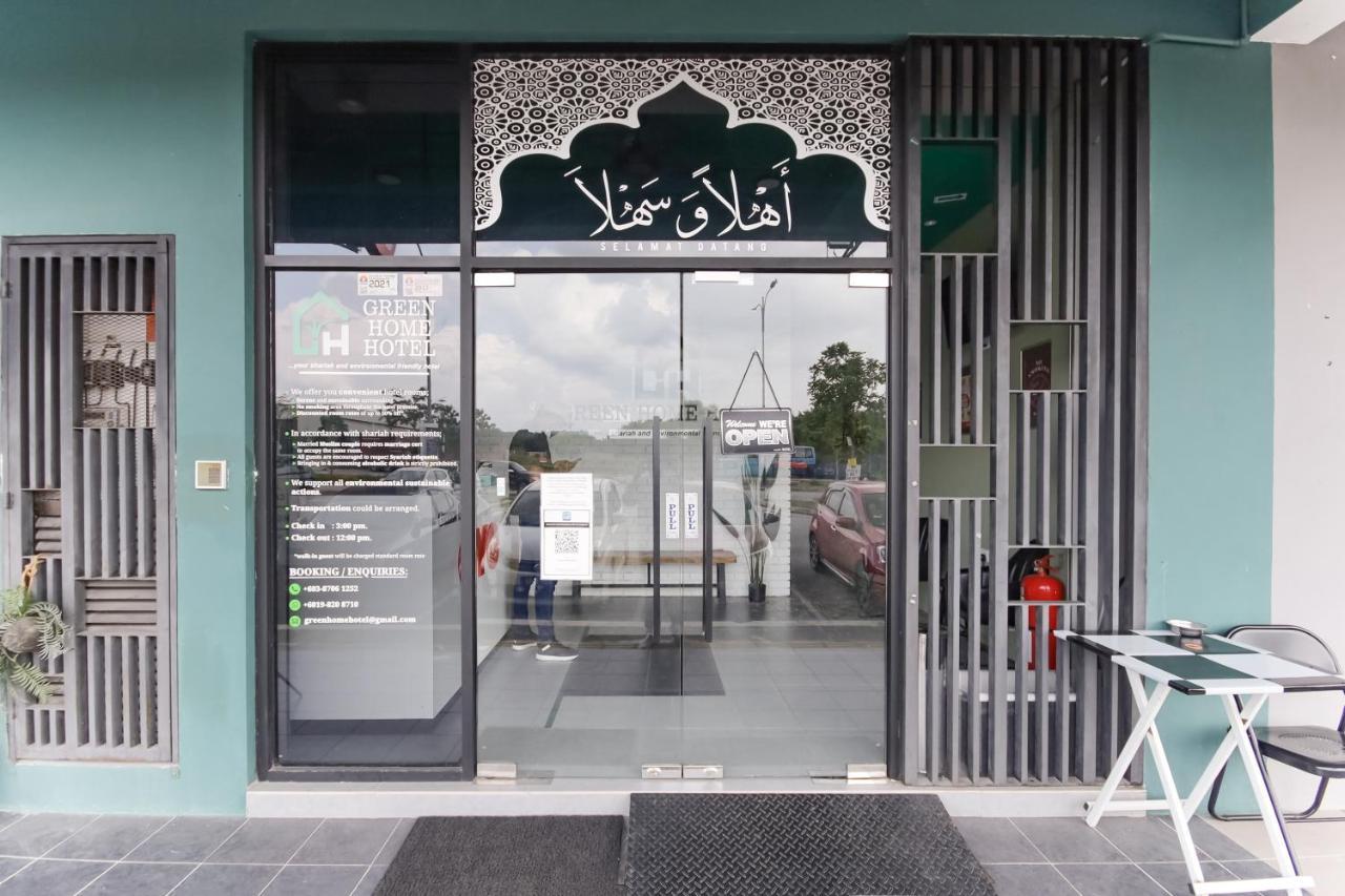 Oyo 90399 Green Home Hotel Syariah Sepang Exterior foto