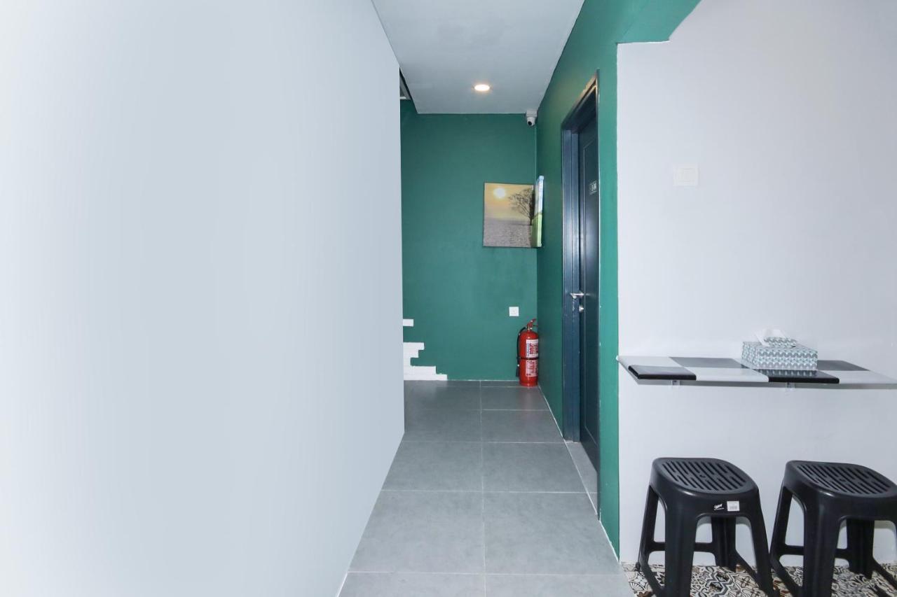 Oyo 90399 Green Home Hotel Syariah Sepang Exterior foto