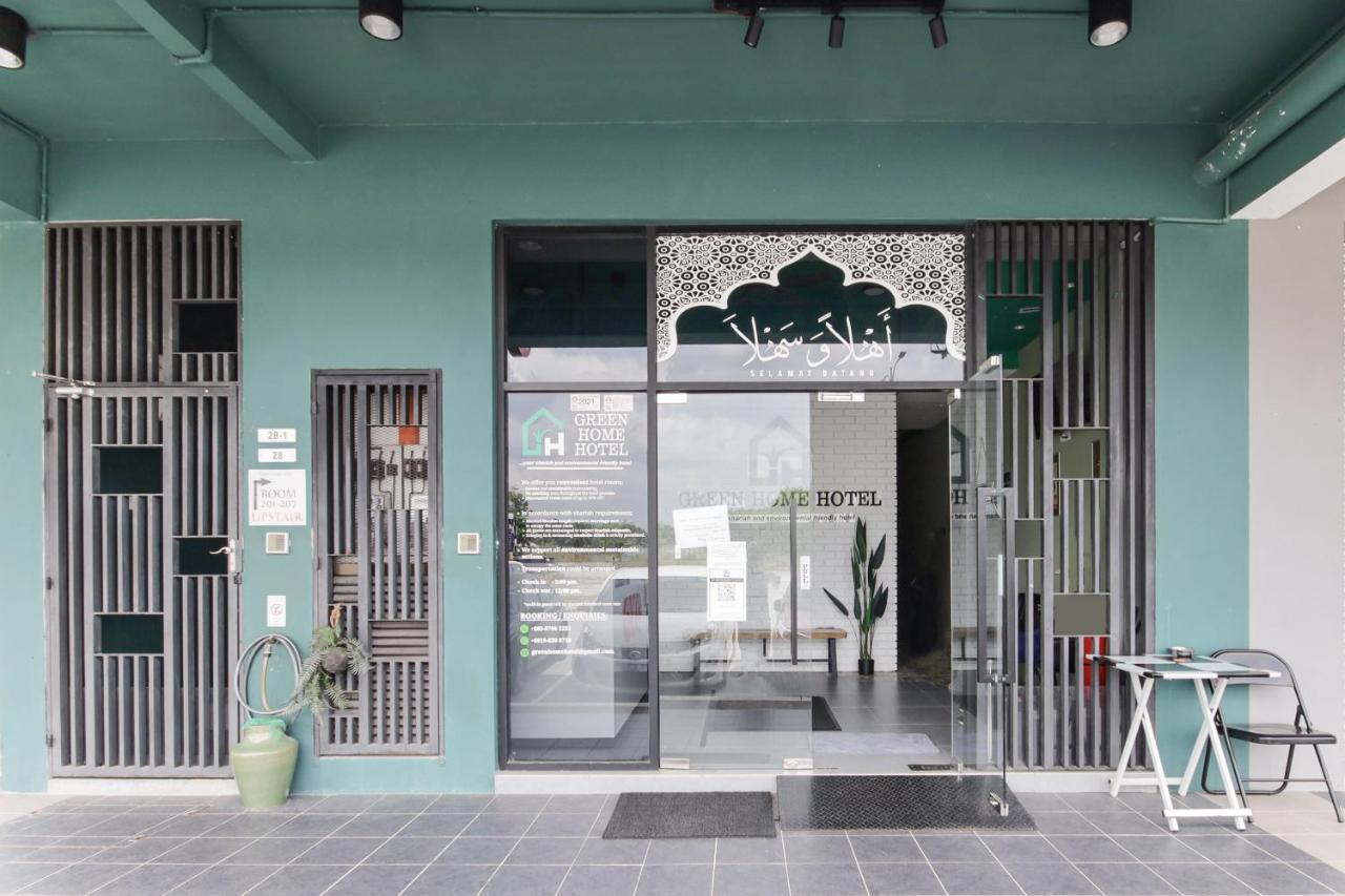 Oyo 90399 Green Home Hotel Syariah Sepang Exterior foto